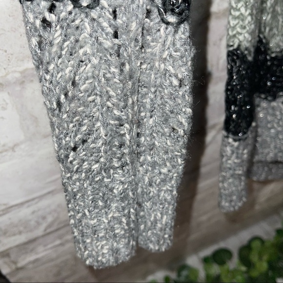 MAURICE’S Sweater‎ Women’s Sz M Black & Gray Sparkly Pullover - Picture 2 of 8